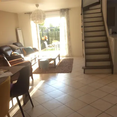 Chambre Privee Dans Maison En Colocation Séjour chez l'habitant Roissy-en-France